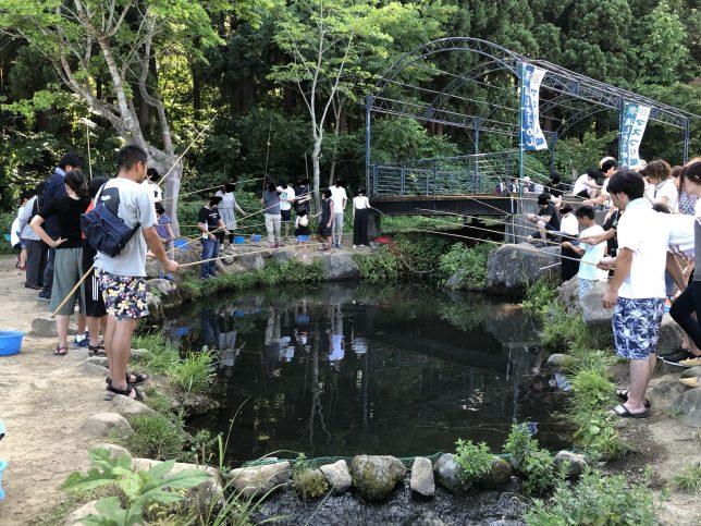 追いの沢マス釣り場 弘前市にある岩木山で自然を堪能しながら釣りを楽しむことができる人気のレジャー施設